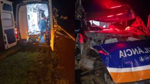 A ambulância ficou parcialmente destruída