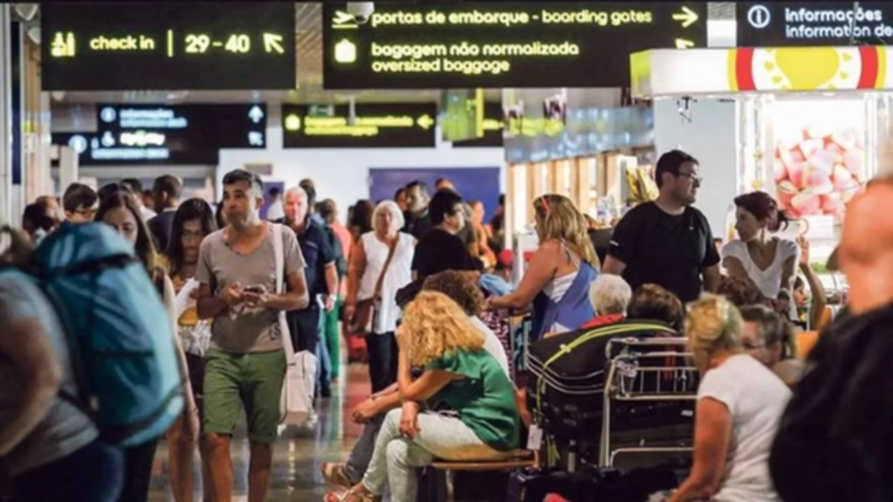 Apagão na Europa atinge milhões e deixa o Aeroporto de Lisboa fechado por várias horas Apagão na Europa atinge milhões de pessoas e deixa o Aeroporto de Lisboa fechado por várias horas.