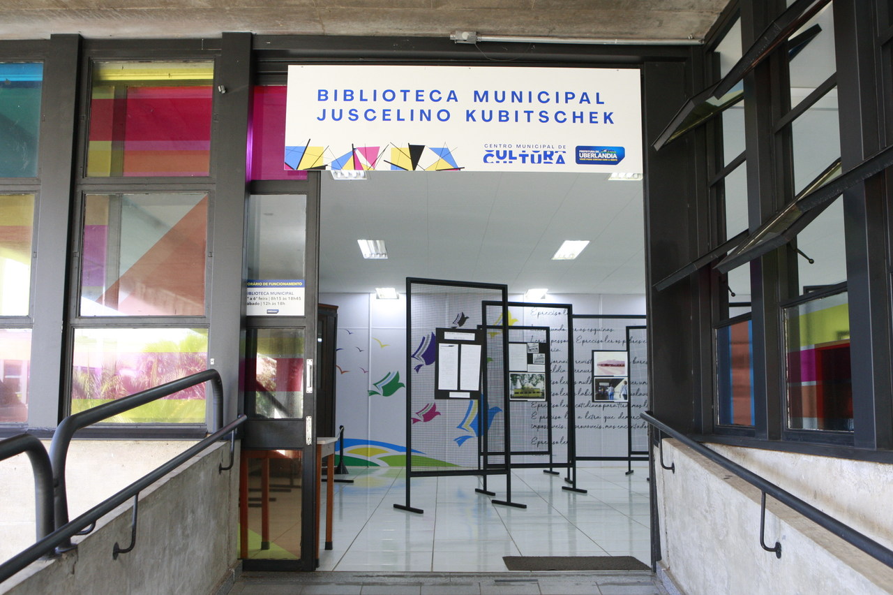 Biblioteca Pública Municipal Juscelino Kubitschek, oferece à comunidade mais de 40 mil livros para empréstimo