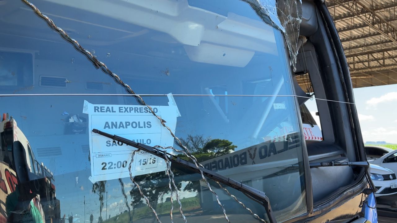 O acidente de ônibus em Araguari deixou 11 mortos e vários feridos 