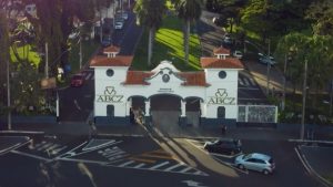 A série Especial ExpoZebu 90 Anos chega ao seu terceiro e último episódio com um mergulho na força econômica da feira para o comércio e para o poder público de Uberaba