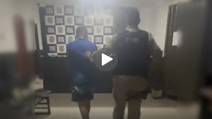 pai tortura filho