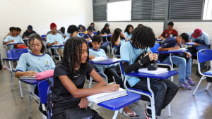 Pé-de-Meia tem depósitos conforme o mês de nascimento dos estudantes.