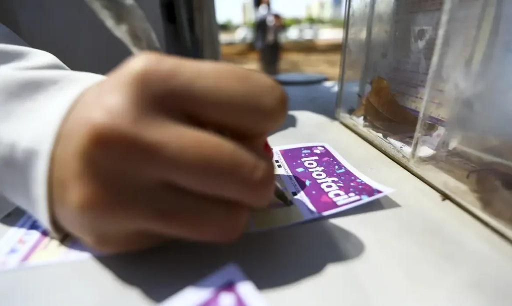 Mais um sortudo de MG ganha prêmio da Lotofácil Mais um sortudo de MG ganha prêmio da Lotofácil