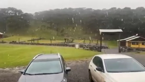 Brasil registra neve e amanhece com paisagens brancas em cidades do Sul