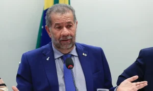 Ministro pede demissão