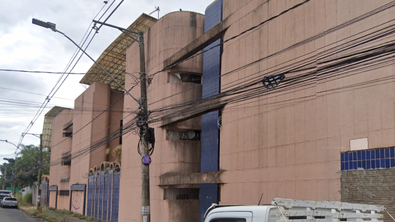Prédio em Uberlândia que está em leilão