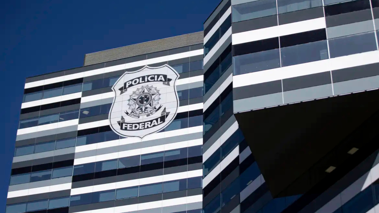 Novo concurso da PF oferece mil vagas e salários de até R$ 26,8 mil Novo concurso da PF oferece mil vagas e salários de até R$ 26,8 mil