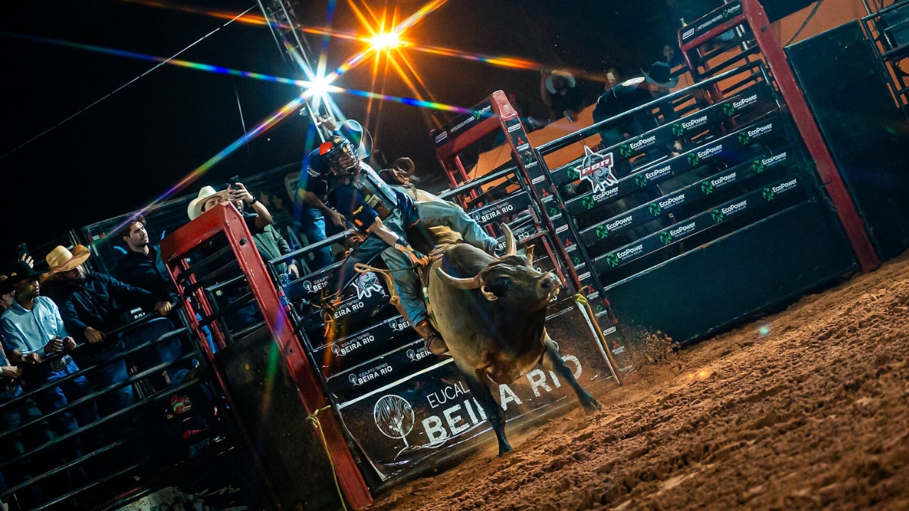 Etapa da PBR no Camaru 2025 não é apenas um show de montaria, é a chance real para os peões brasileiros galgarem posições no ranking internacional - Crédito: Divulgação Camaru