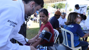 Sabadão da Saúde vacina mais de 4 mil pessoas e combate dengue com mutirão em Uberlândia.