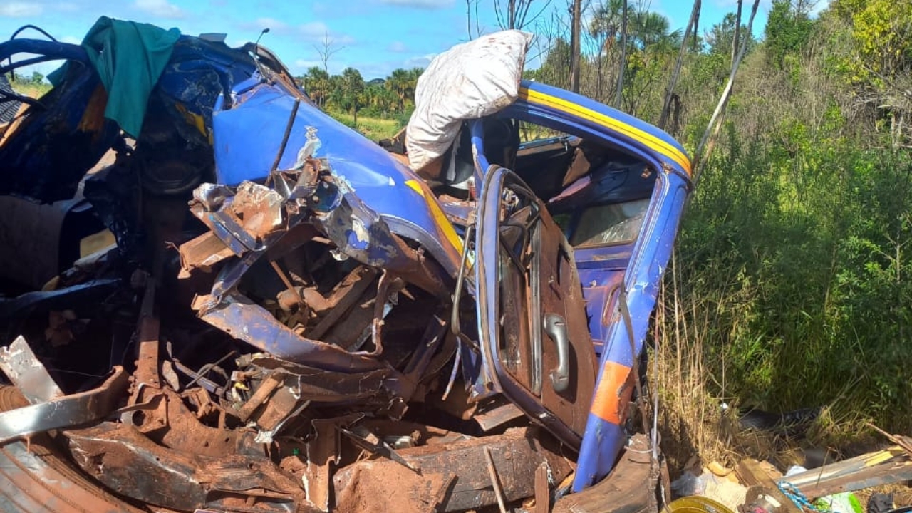 Acidente de caminhões na MG 461: motoristas são socorridos após acidente grave em Gurinhatã Acidente de caminhões na MG 461: motoristas são socorridos após acidente grave em Gurinhatã