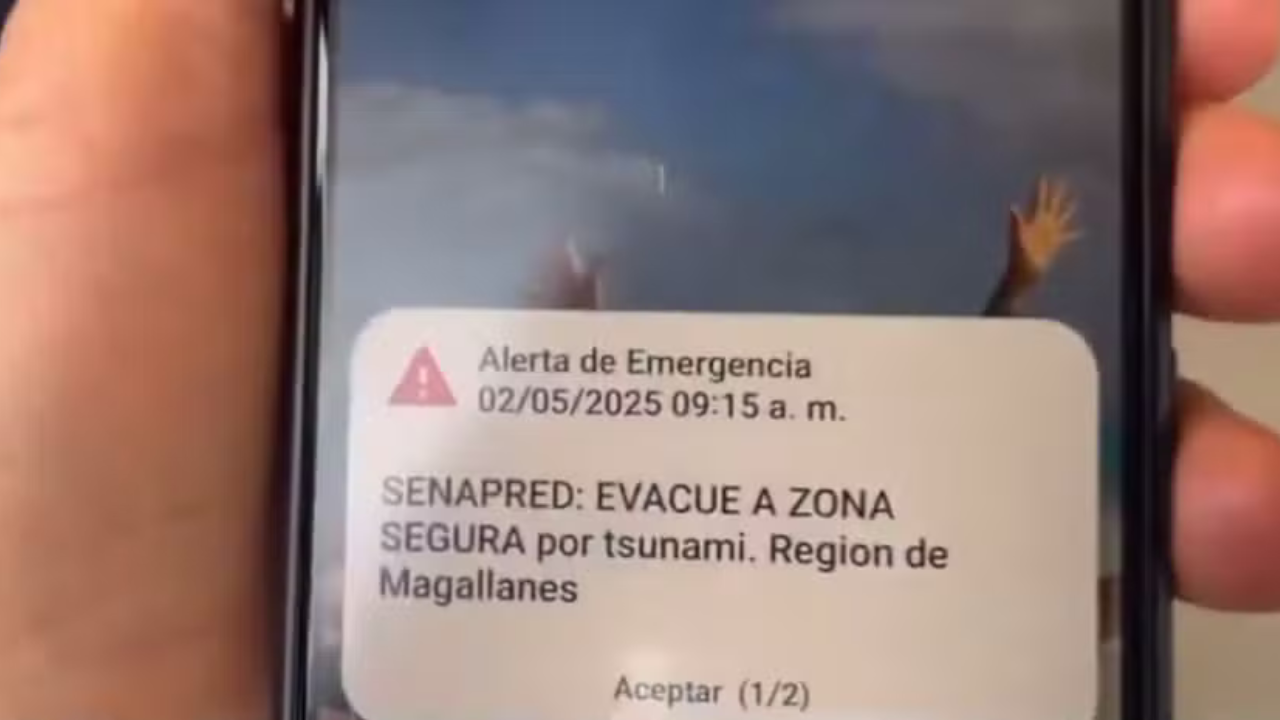 Chile emite alerta de tsunami e ordena evacuação após forte terremoto Chile emite alerta de tsunami e ordena evacuação após forte terremoto