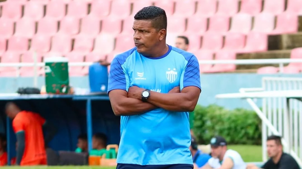 Alexandre Lopes foi anunciado como novo treinador do Uberlândia Esporte Clube Alexandre Lopes foi anunciado como novo treinador do Uberlândia Esporte Clube