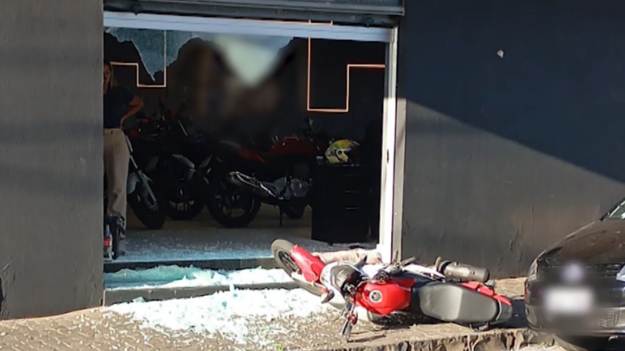 Tentativa de assalto em Uberlândia termina em troca de tiros e suspeito baleado Tentativa de assalto em Uberlândia termina em troca de tiros e suspeito baleado