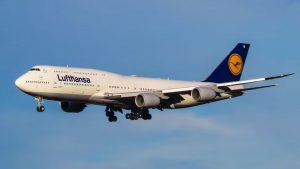 Avião cruza céu da Europa sem piloto