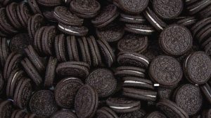 Bolacha recheada, carne suína e margarina lideram ranking de alimentos que mais reduzem vida saudável no Brasil