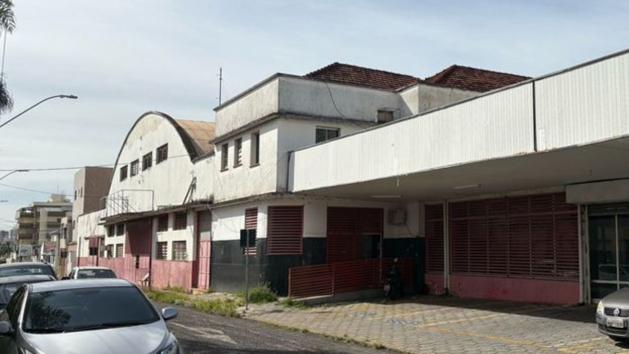 Leilão de imóveis públicos