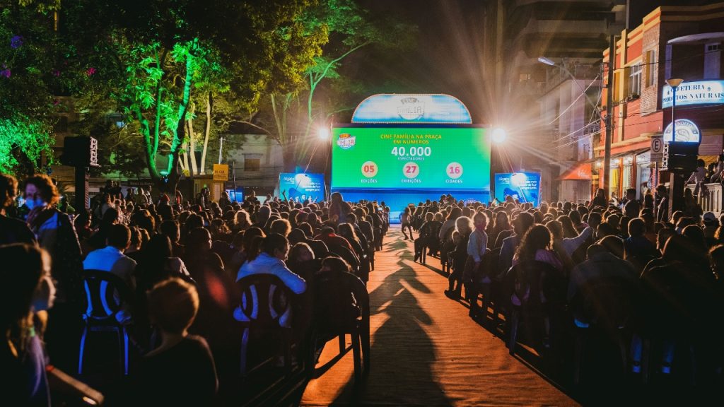 Nona edição do Cine Família na Praça promoverá cinema ao ar livre