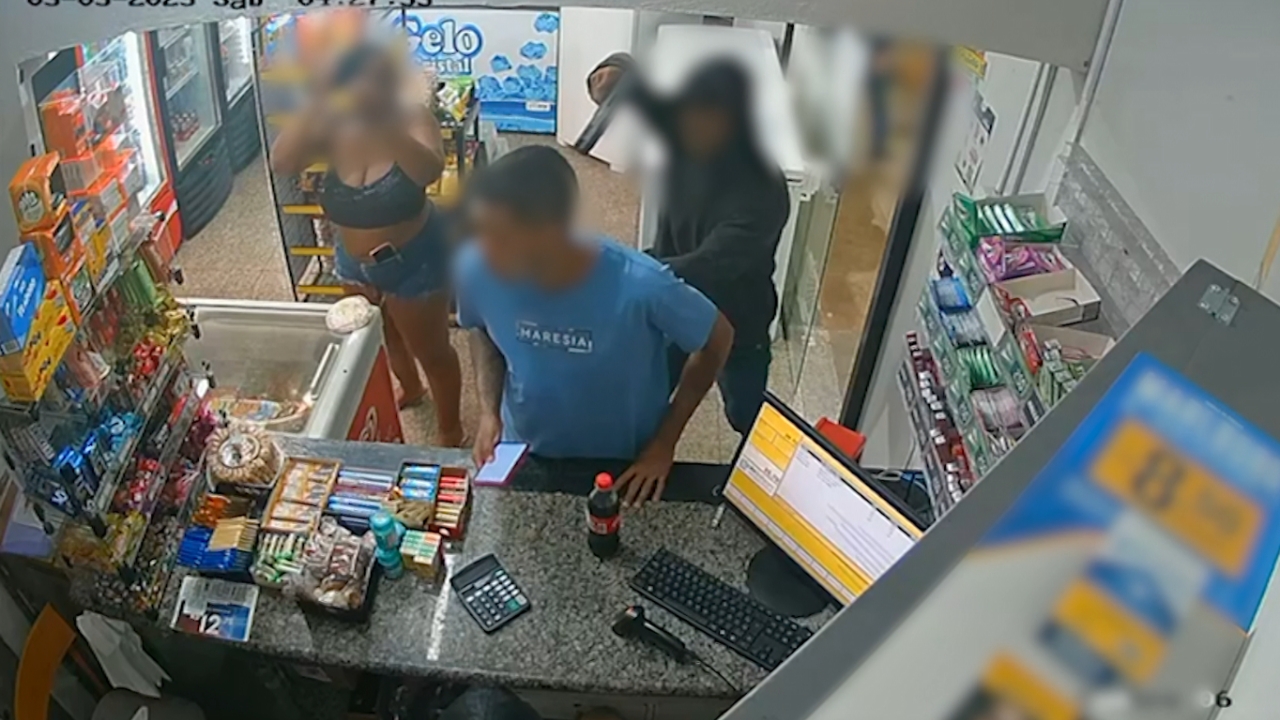 “Madrugada de terror”: criminosos armados assaltam loja de conveniência em Uberlândia “Madrugada de terror”: criminosos armados assaltam loja de conveniência em Uberlândia