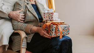 Opções de presentear no Dia das Mães vão desde gestos personalizados até produtos que atendem aos gostos e necessidades.