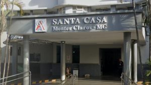 Três vítimas do acidente no Norte de Minas estão em estado grave na Santa Casa de Montes Claros. Segundo atualização divulgada pelo hospital às 15h30 desta quarta-feira (14), os pacientes respiram com ajuda de aparelhos. Outras quatro pessoas feridas no acidente estão estáveis.