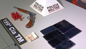 Itens recuperados com criminosos