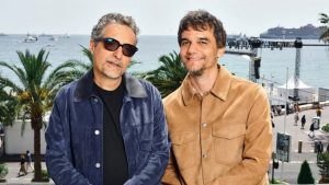 “O Agente Secreto” leva dois prêmios no Festival de Cannes 2025: Kleber Mendonça Filho ganhou prêmio de melhor direção e Wagner Moura de melhor ator