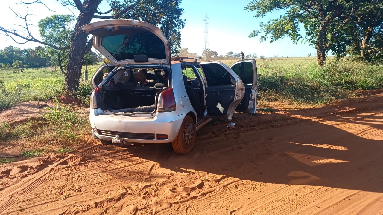 carro utilizado para transportar a maconha apreendida em Campina Verde
