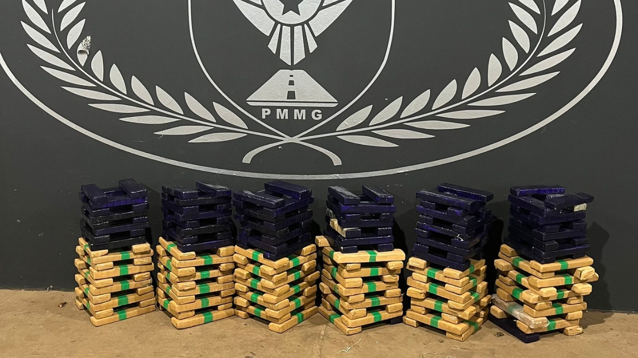 214 barras de maconha que foram apreendidas pela polícia
