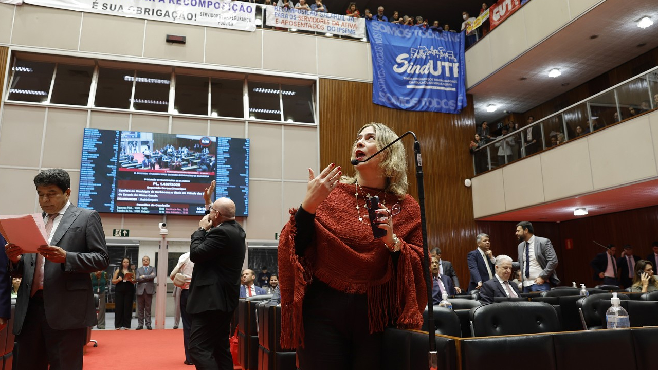 ALMG aprova aumento no salário de professores em Minas