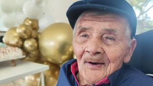 Homem mais velho do mundo pode ser mineiro de 118 anos; conheça a rotina do idoso