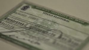 Mais de 5 milhões podem ter o título de eleitor cancelado se não regularizarem até segunda (19).