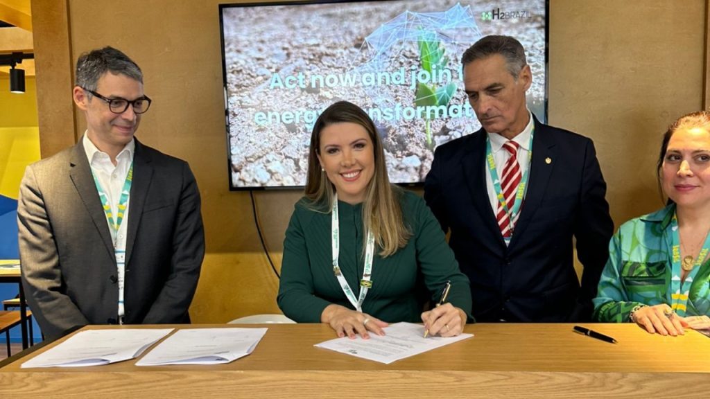 Prefeita de Uberaba assina contrato bilionário para planta de hidrogênio e amônia verdes