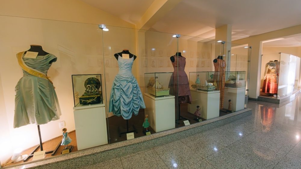 Vestidos expostos no Memorial do Milho em Patos de Minas Vestidos expostos no Memorial do Milho em Patos de Minas