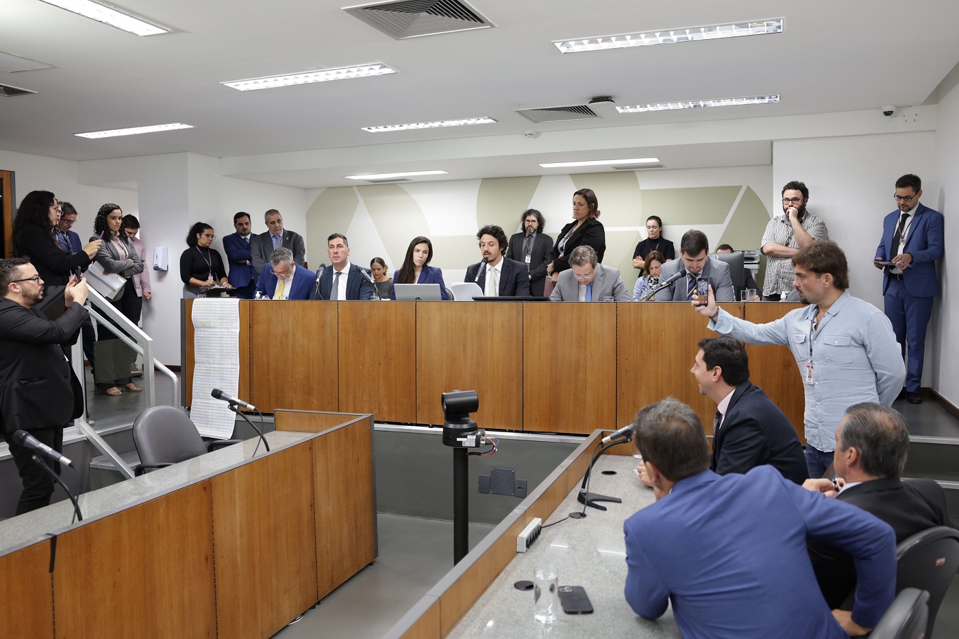 almg-deputados-votacao-dividas-estado Uma das mudanças sugeridas pela CCJ é assegurar que os recursos obtidos com as operações sejam direcionados exclusivamente ao pagamento da dívida