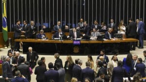 Interior do Congresso Nacional onde parlamentares discutiam a criação da CPMI do INSS