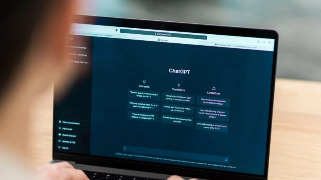 Usuários do ChatGPT enfrentam instabilidade para acessar o serviço de inteligência artificial da OpenAI nesta terça-feira (10).