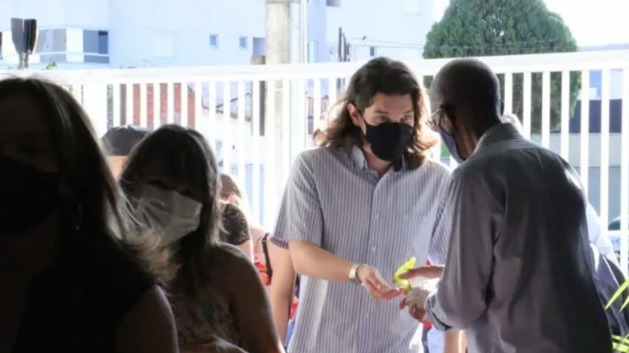 Durante a pandemia, o papel desses profissionais se tornou ainda mais complexo, pois precisaram estar na linha de frente, adotando medidas de higiene rigorosas