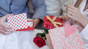 Presentes criativos para o Dia dos Namorados que custam menos de R$ 100