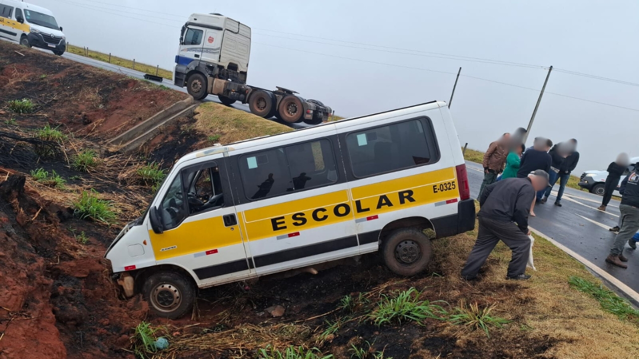 acidente com van escolar em Uberlândia acidente com van escolar em Uberlândia