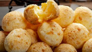 Pão de queijo conquista o paladar mundial e entra no top 10 dos melhores cafés da manhã do planeta