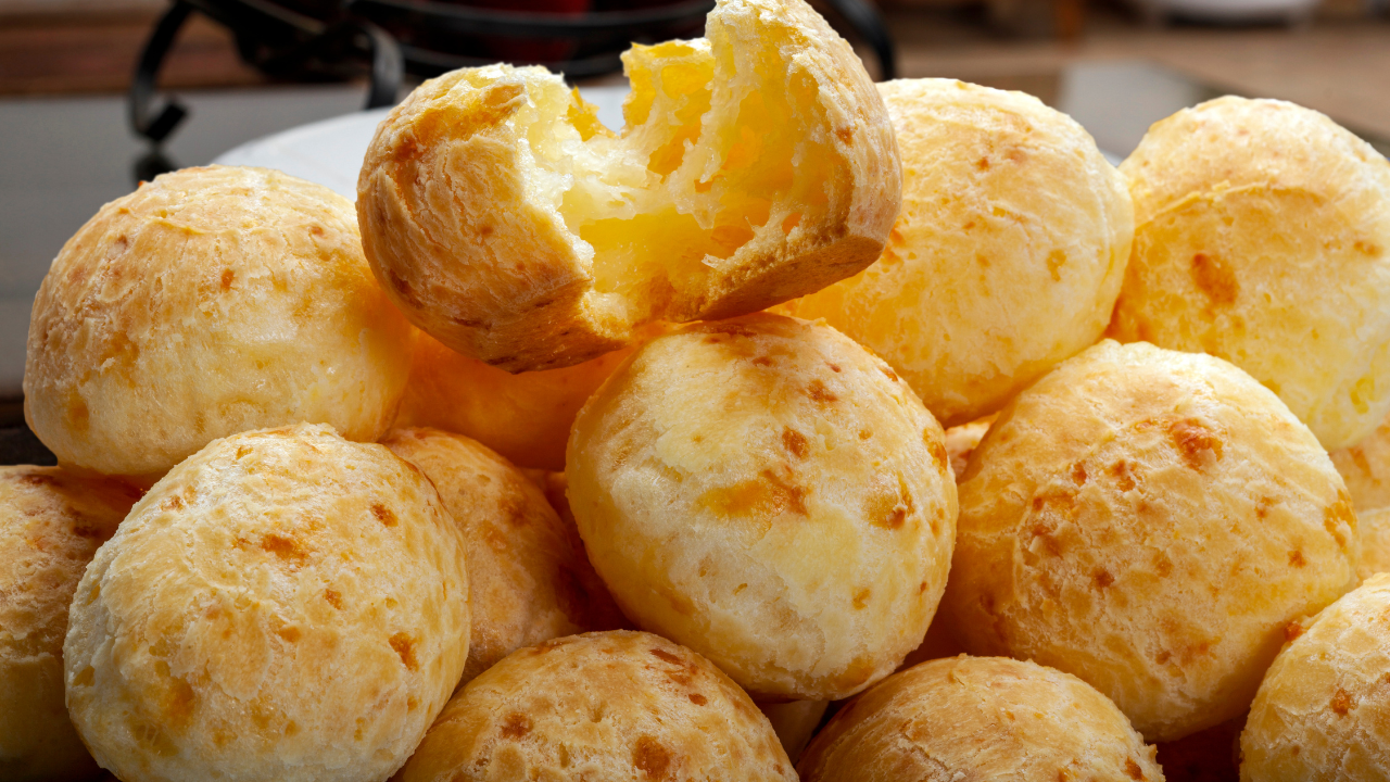 Pão de queijo conquista o paladar mundial e entra no top 10 dos melhores cafés da manhã do planeta