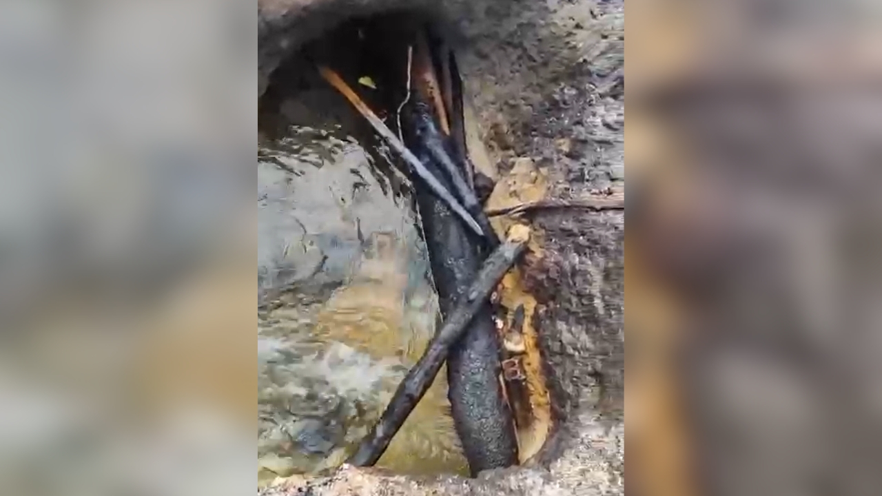 Água vazando por causa de vandalismo Água vazando por causa de vandalismo