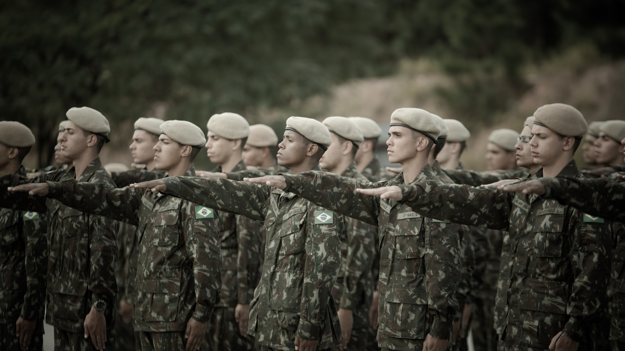 Jovens que passaram no alistamento militar Jovens que passaram no alistamento militar