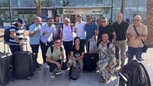 Prefeito de BH em meio a uma comitiva de autoridades brasileiras em Israel