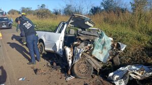 Batida de frente deixa dois mortos na BR-365