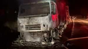 incêndio em carreta na BR-040