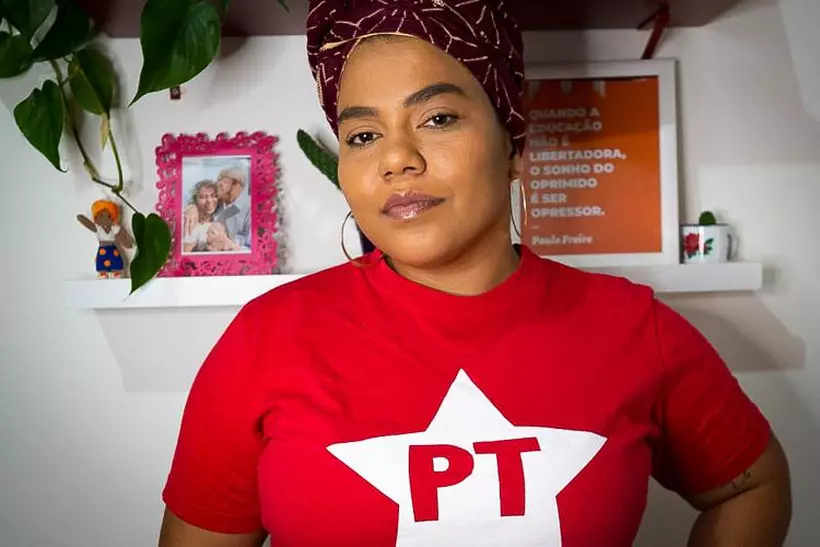 Decisão da Comissão Eleitoral do PT de Minas ainda pode ser revista pelo Diretório Nacional do partido. Dandara usa blusa do PT de Minas