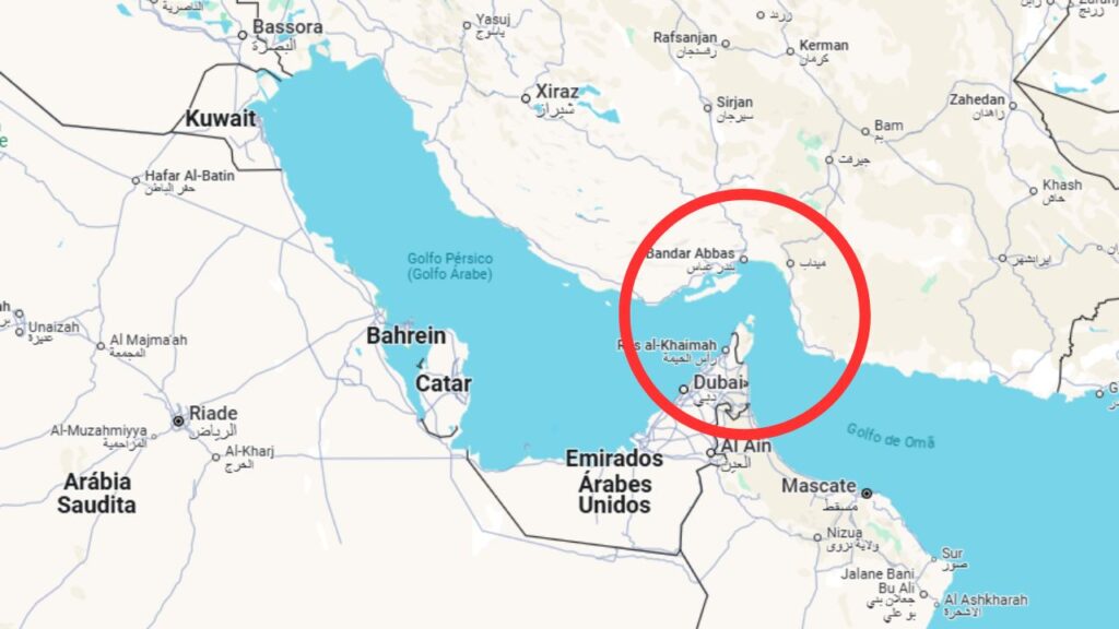 O estreito de Ormuz ou Hormuz é um pedaço de oceano relativamente estreito entre o golfo de Omã ao sudeste e o golfo Pérsico ao sudoeste