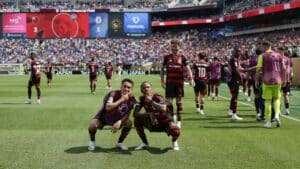 Matheus Gonçalves e Wallace Yan, do Flamengo